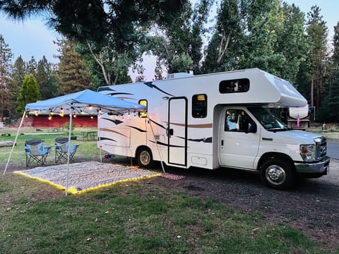 Fresh Renovated Stylish Home-on-Wheels - 25” Class-C Motorhome Drivable vehicle in Fremont