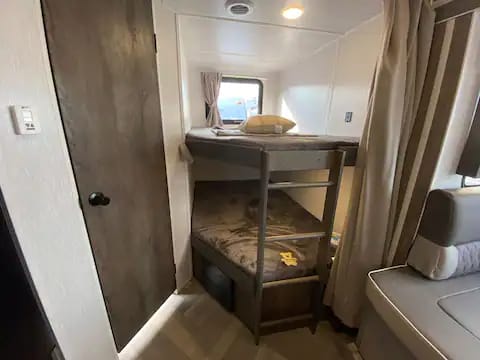 Beautiful 2022 Salem Camper * Sleeps 7 * Indoor Fireplace Towable trailer in Suffolk