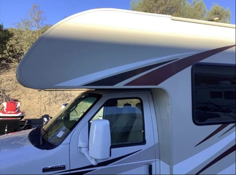 2017 Thor Four Winds Véhicule routier in Rialto
