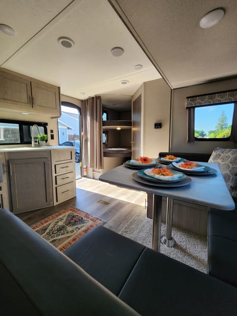 2022 Forest River Coachmen Catalina Legacy Towable trailer in Rancho Cordova
