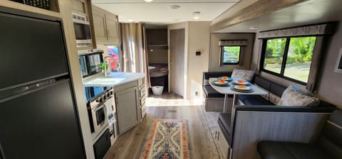 2022 Forest River Coachmen Catalina Legacy Towable trailer in Rancho Cordova