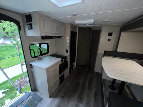 2022 Forest River Coachmen Catalina Summit Towable trailer in Lehi