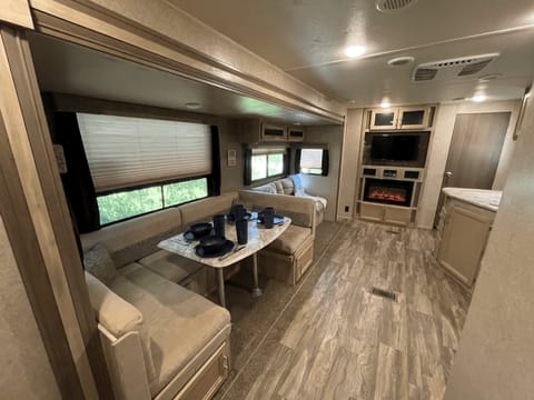 Huge wrap-around dinette with plenty of room for the whole family. 