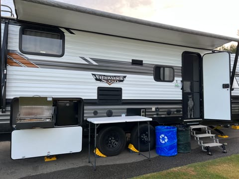Power awning with LCD lights