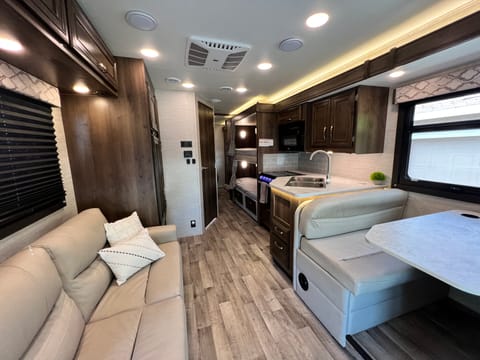 2022 Jayco 31F JRIDE w/Bunkbeds Drivable vehicle in Elk Grove