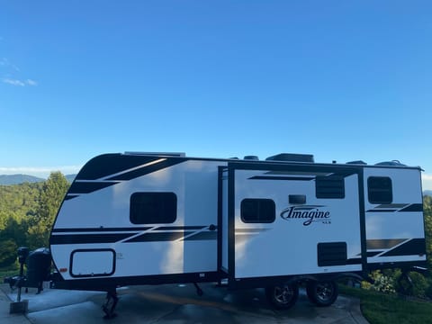 Little Bear Bunkhouse! The best way to escape in the SMOKIES! Towable trailer in Marion