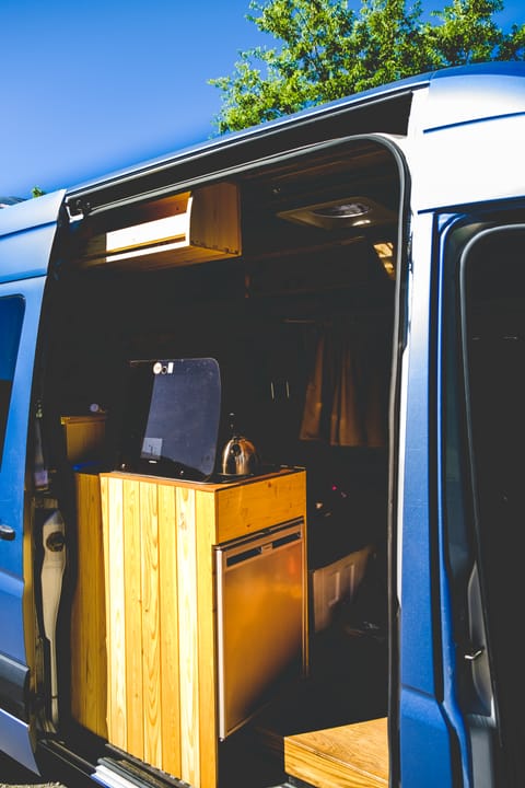 L&P Camper Van Mr. Cap Drivable vehicle in Vancouver