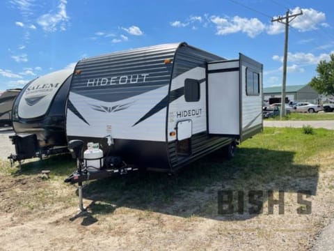 Firefly - Amazing AirBnB on Wheels!!! 2020 Keystone RV Hideout Towable trailer in Topeka