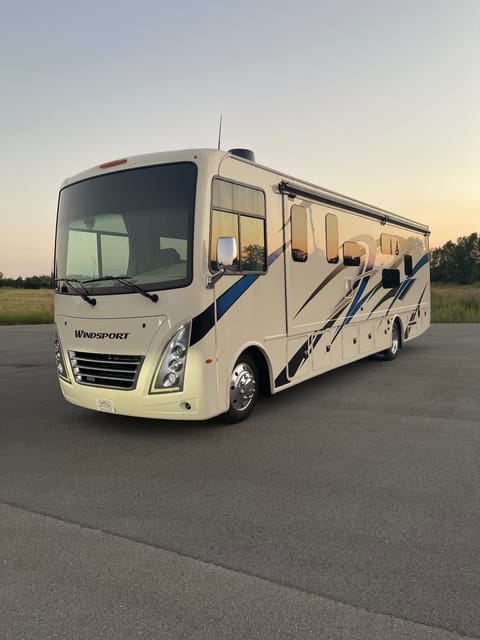 Piece of home RV rentals Drivable vehicle in Clarksville