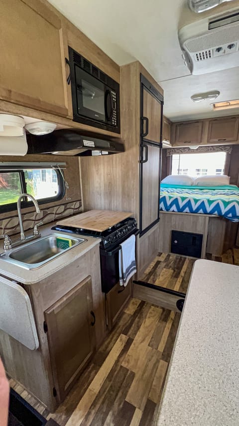 2015 Forest River Coachmen Freelander Drivable vehicle in Minot