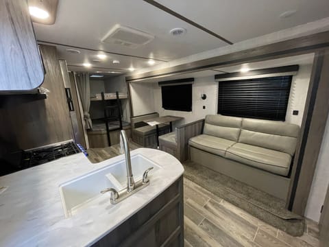 2023 Gulf Stream Enlighten 27BHS Towable trailer in Caldwell