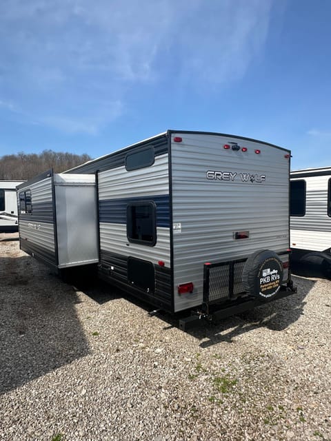 #609 2022 Forest River Cherokee Grey Wolf 29BRB Towable trailer in Parkersburg