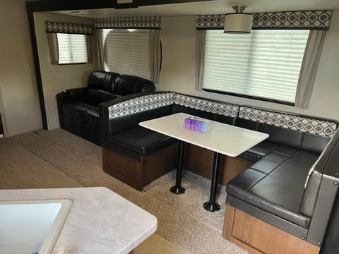 2019 Avenger 31DBS Towable trailer in Georgetown