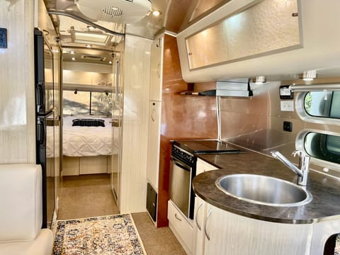 Airstream Serenity- 27’ sleeps 6- Family/Pet Friendly Towable trailer in Sonoma County