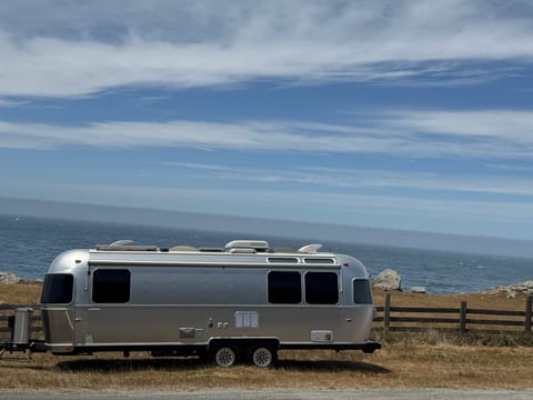 Airstream Serenity- 27’ sleeps 6- Family/Pet Friendly Towable trailer in Sonoma County