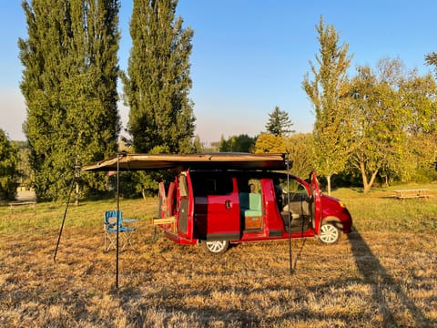 The Free Bird! A micro camper ready for big adventures! Van aménagé in Fremont