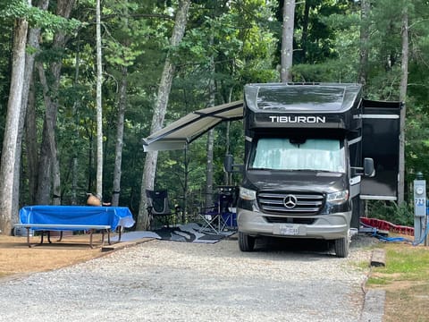 Sleek luxury RV for 2-4 Drivable vehicle in San Antonio