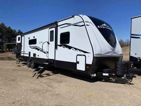 2021 East to West Alta Towable trailer in Evans