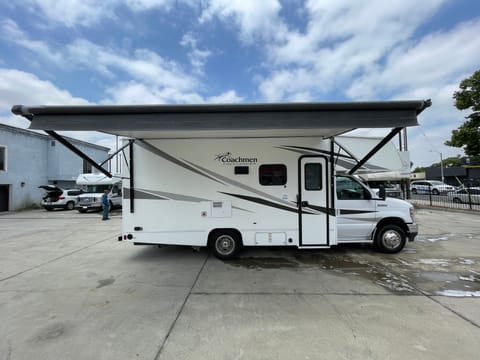 2021 Coachmen Freelander 22XG - Yosemite Drivable vehicle in Pomona