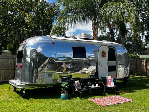 MaRyJaNe Vintage AiRsTrEaM WE DELIVER & SET UP! RV Nature Coast FLORIDA Towable trailer in Brooksville