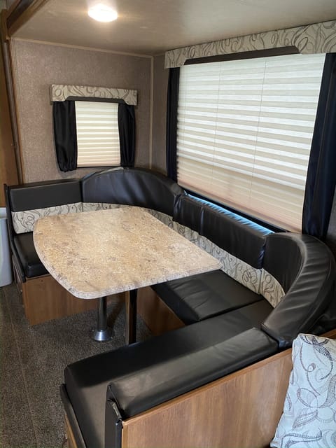 2018 Coachmen 5ZT2CAUB5JU029455 Towable trailer in Belleville