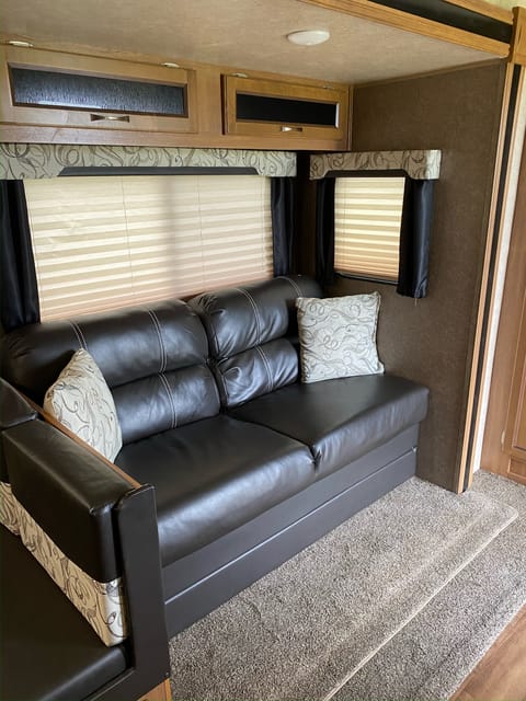 2018 Coachmen 5ZT2CAUB5JU029455 Towable trailer in Belleville