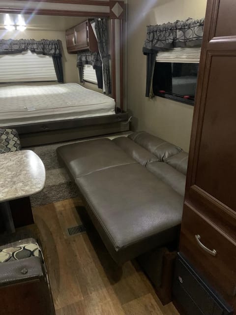 2015 Keystone Outback Terrain 23ft Remorque tractable in Howard