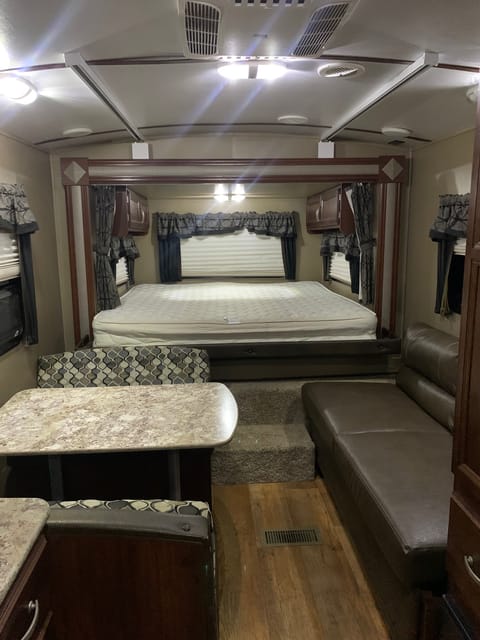2015 Keystone Outback Terrain 23ft Remorque tractable in Howard