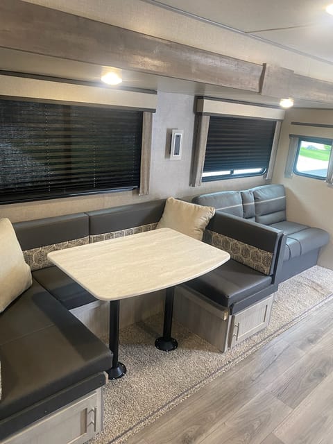 2022 Coachmen Catalina Legacy Edition 323BHDSCK Towable trailer in Greeley