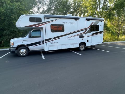 2023 Coachmen Freelander Fahrzeug in Lakeville