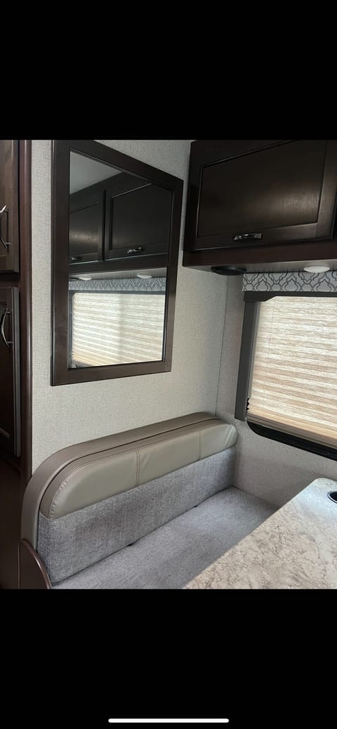 2020 Thor Freedom Elite, easy to drive, fits anywhere, many amenities. Drivable vehicle in Mansfield
