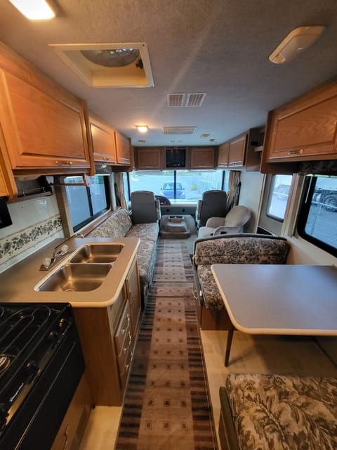Fleetwood Flair  class A motorhome - Snowbirds and Summer holidays Drivable vehicle in Ajax