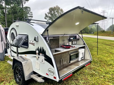 King sized bed Teardrop - Delivery Available! Tow with almost any Towable trailer in Wake Forest