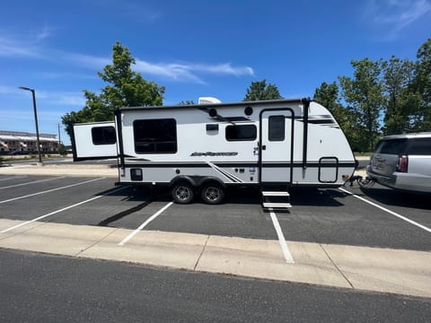 Family Friendly Adventure Trailer - 2021 Jayco Jay Feather Towable trailer in Meridian