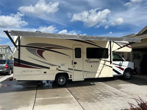 Classy Camper ~ Coachmen Freelander - 2019 Forest River Fahrzeug in Downey