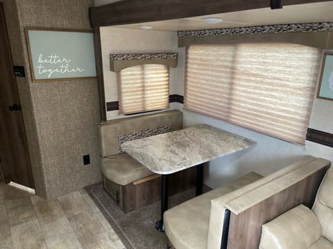 Very Cozy & Beautiful Trailer Sleeps Up To 10 People! Towable trailer in Gilbert