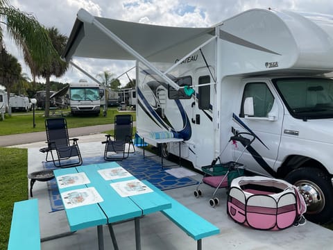 2023 Thor Motor Coach Chateau NEW Serenity Now Drivable vehicle in Jupiter