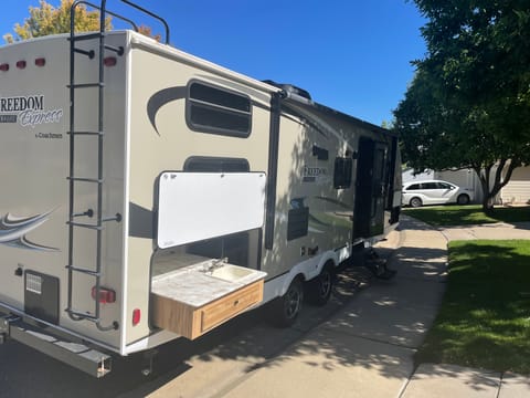 2018 Forest River Coachmen Freedom Express Ultra Lite Towable trailer in Northglenn