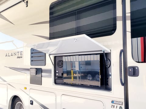 TNT FUN Rentals offers 5 STAR treatment when renting our 2020 Jayco Alante. Drivable vehicle in Rowlett