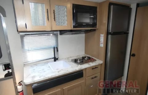 2021 Prime Time RV Avenger LT 17BHS / EASY PULL Remorque tractable in Apple Valley