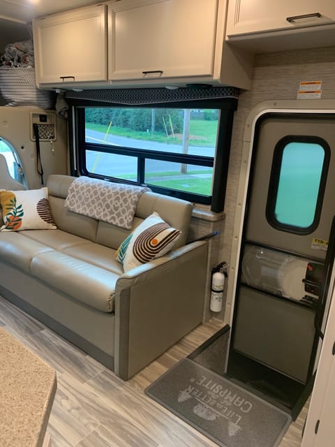 2022 Four Winds - Bunkhouse & Outdoor TV Drivable vehicle in Ocala