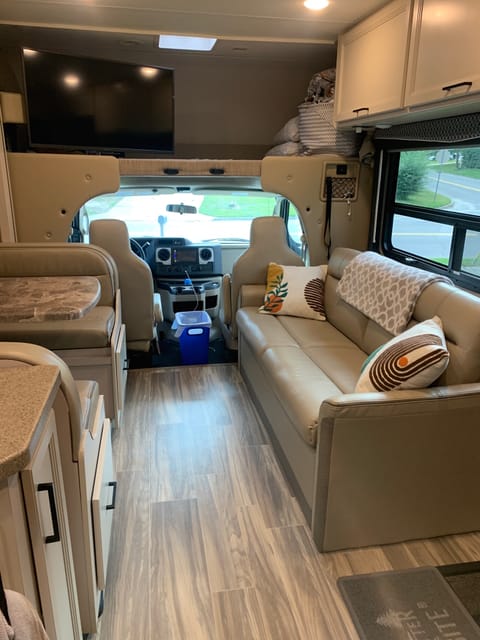 2022 Four Winds - Bunkhouse & Outdoor TV Drivable vehicle in Ocala