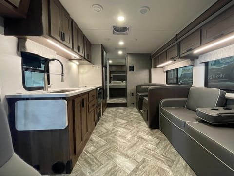 2023 Forest River Sunseeker 2850SLE (31S) Drivable vehicle in Milwaukie