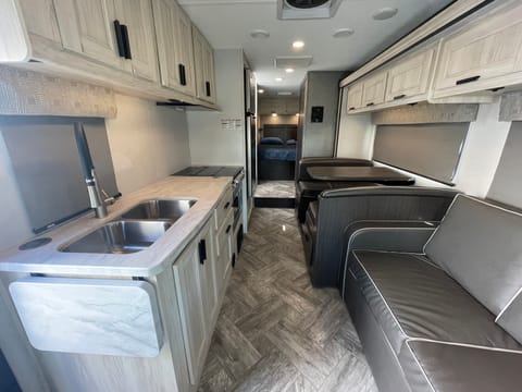 2022 Forest River Sunseeker 2850SLE (21S) Drivable vehicle in Milwaukie
