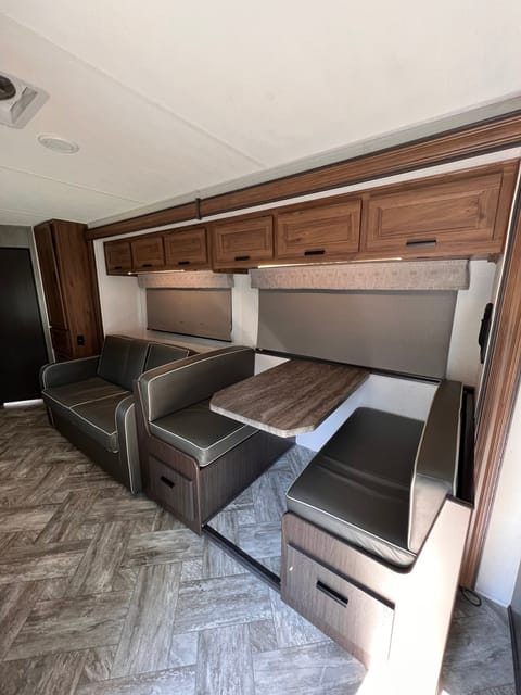 2022 Forest River Sunseeker 2550DSLE  24S Drivable vehicle in Milwaukie