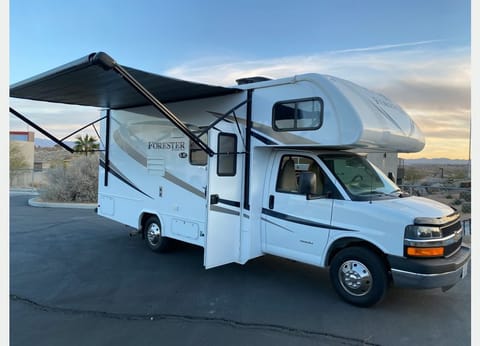 “Tabitha” Home on wheels! No dump fee! Drivable vehicle in West Hills