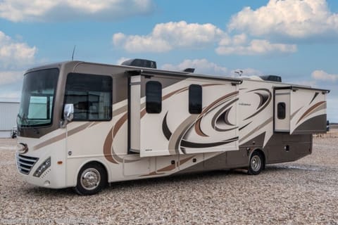 Delightful Adventure Calling RV - 2017 Thor Hurricane Drivable vehicle in Springfield