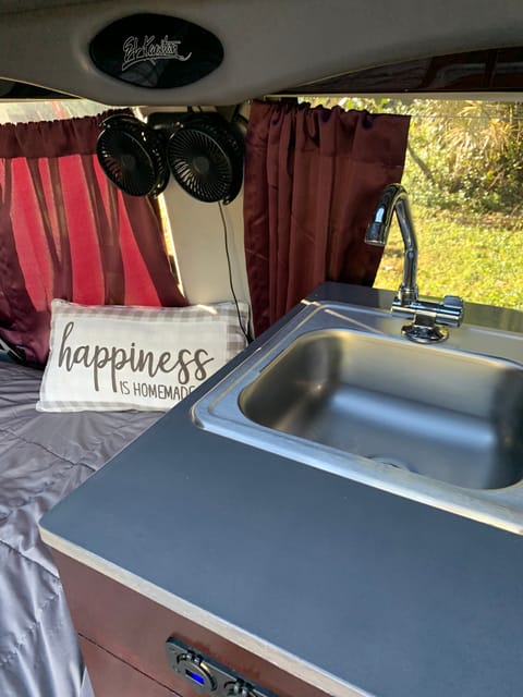 HinaVana - Vintage Campervan Cámper in Keaau