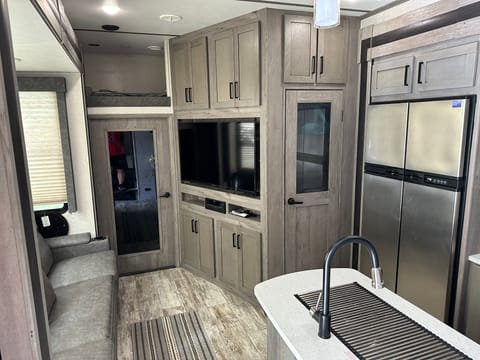 2020 Keystone RV Carbon Toy Hauler (Delivery Only) Ziehbarer Anhänger in Mount Plymouth