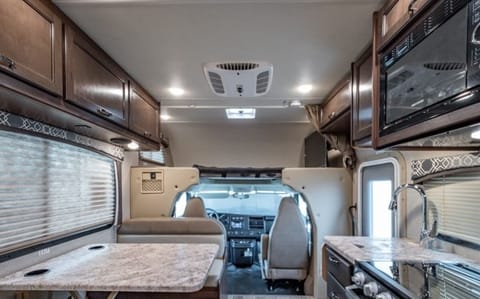 2020 Thor Chateau Drivable vehicle in Seminole